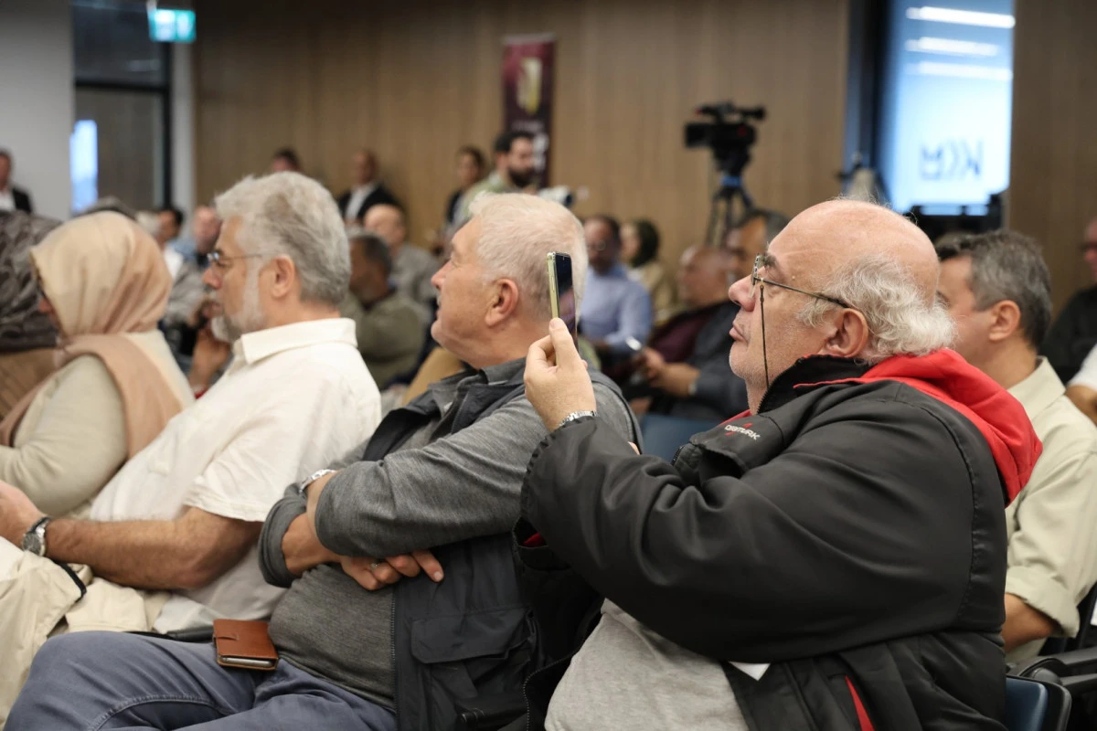 ŞAHİN, KİTAP FUARI&rsquo;NDA UYARDI: &ldquo;ZİHNİMİZ ELE GE&Ccedil;İRİLİYOR&rdquo;
