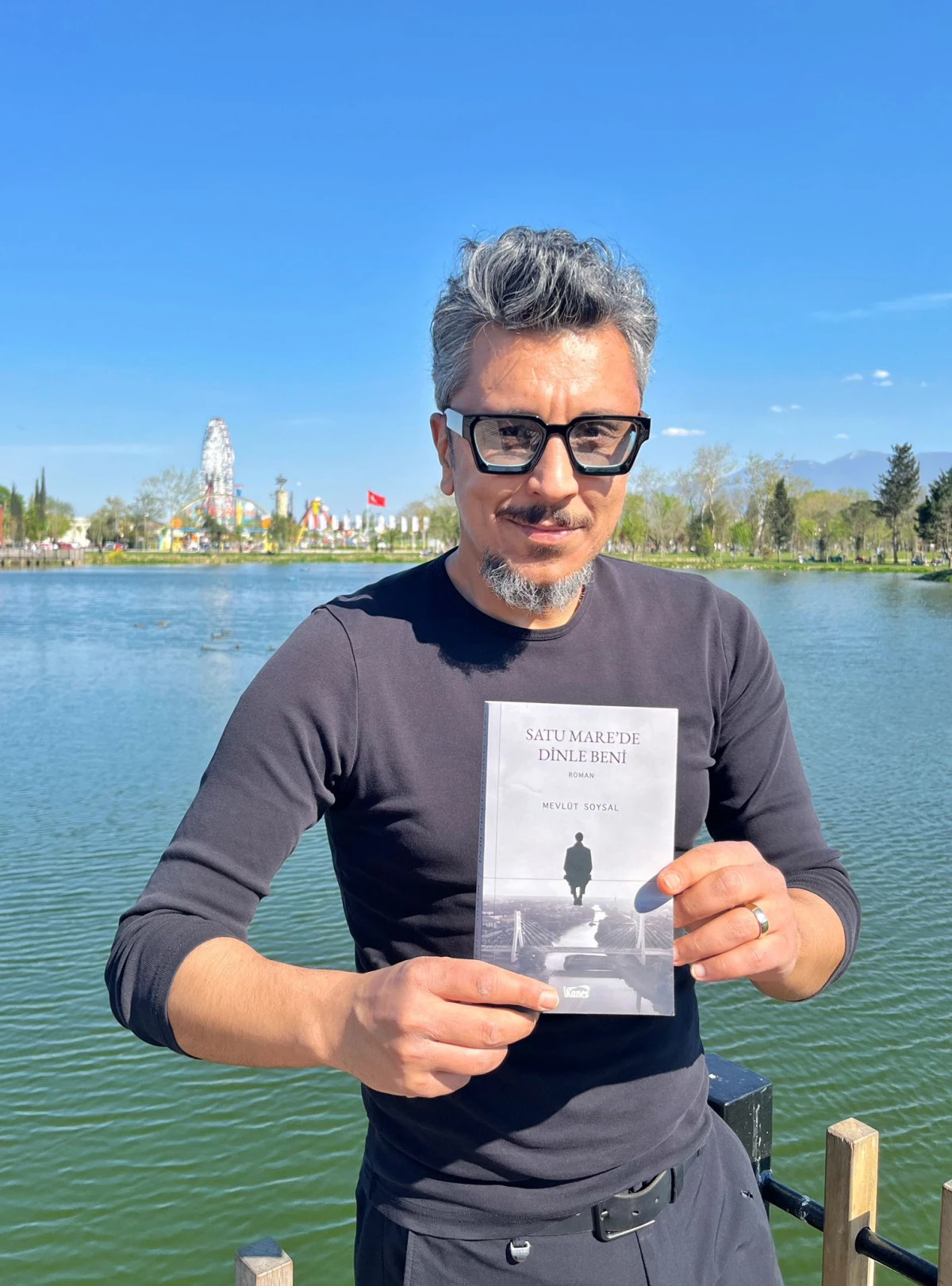 SOYSAL&rsquo;DAN YOLCULUK ROMANI: SATU MARE&rsquo;DE DİNLE BENİ           