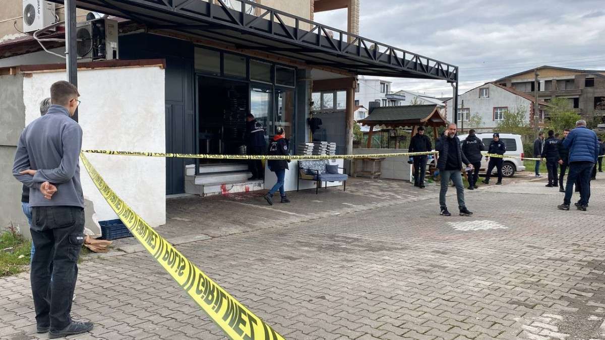 TATLICI DÜKKANININ GİRİŞİNDE BAŞINDAN VURULDU  