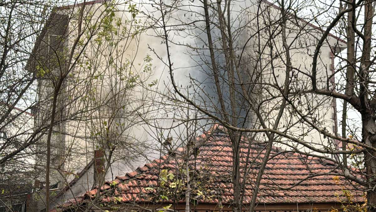 TEK KATLI EV YANGINDA KULLANILAMAZ HALE GELDİ