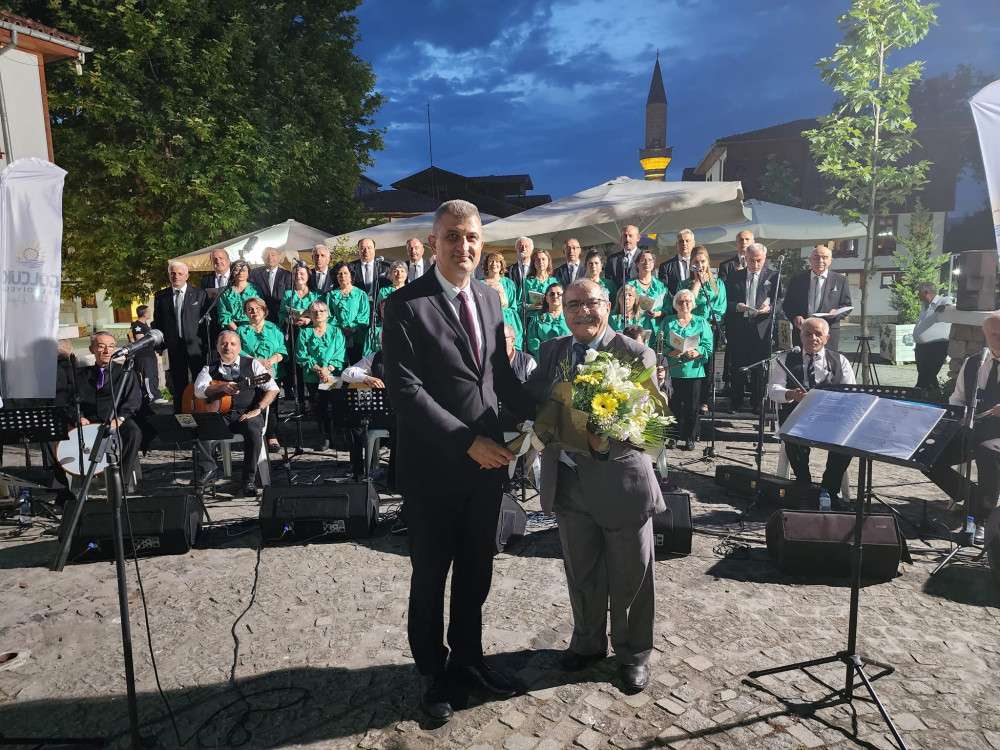 TÜRK HALK MÜZİĞİ EZGİLERİ YALI EVLERİ’NDEN YÜKSELDİ