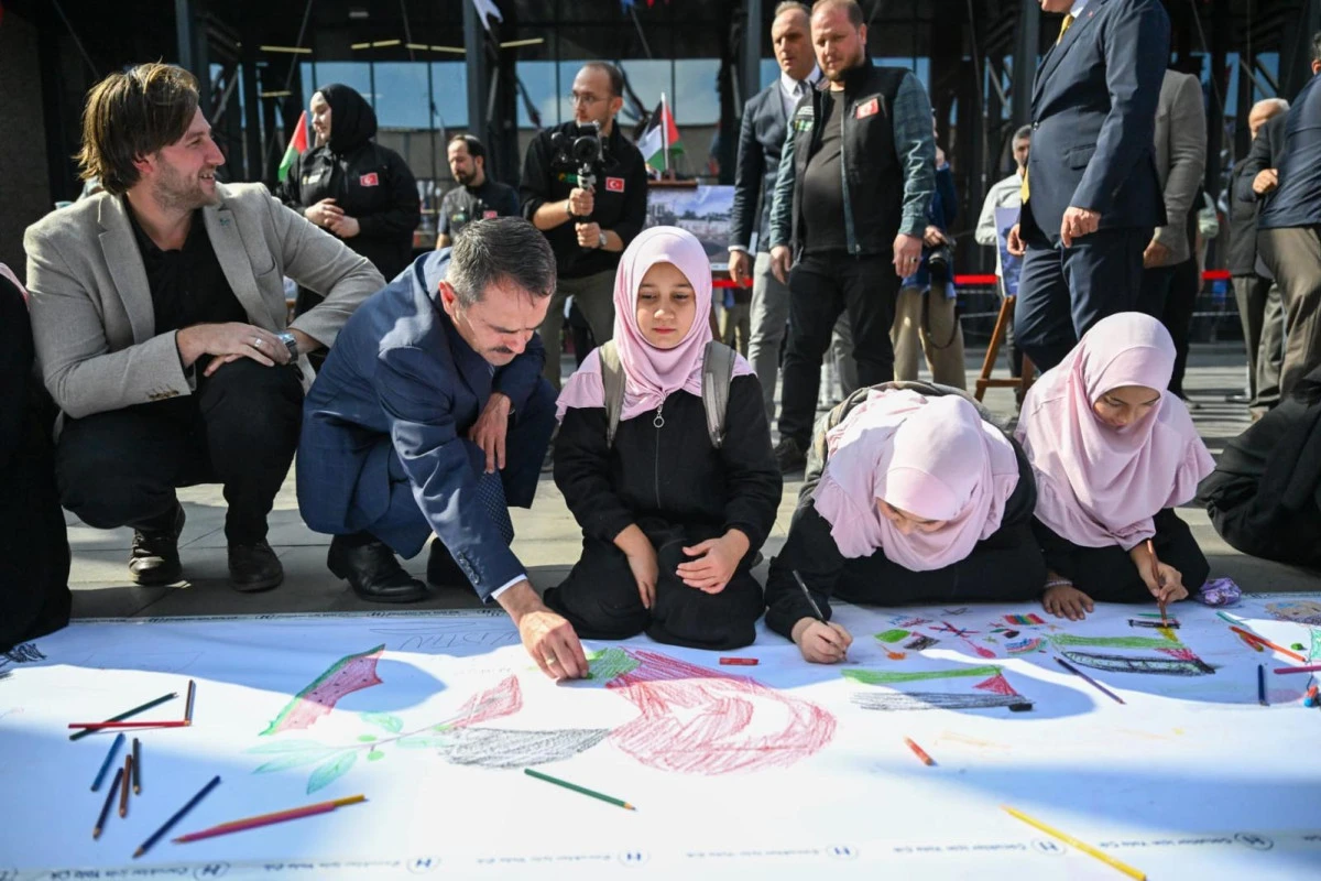 VALİ AKTAŞ VE BAŞKAN B&Uuml;Y&Uuml;KAKIN, &ldquo;FİLİSTİNLİ &Ccedil;OCUKLAR İ&Ccedil;İN &Ccedil;İZ&rdquo; ETKİNLİĞİNE KATILDI