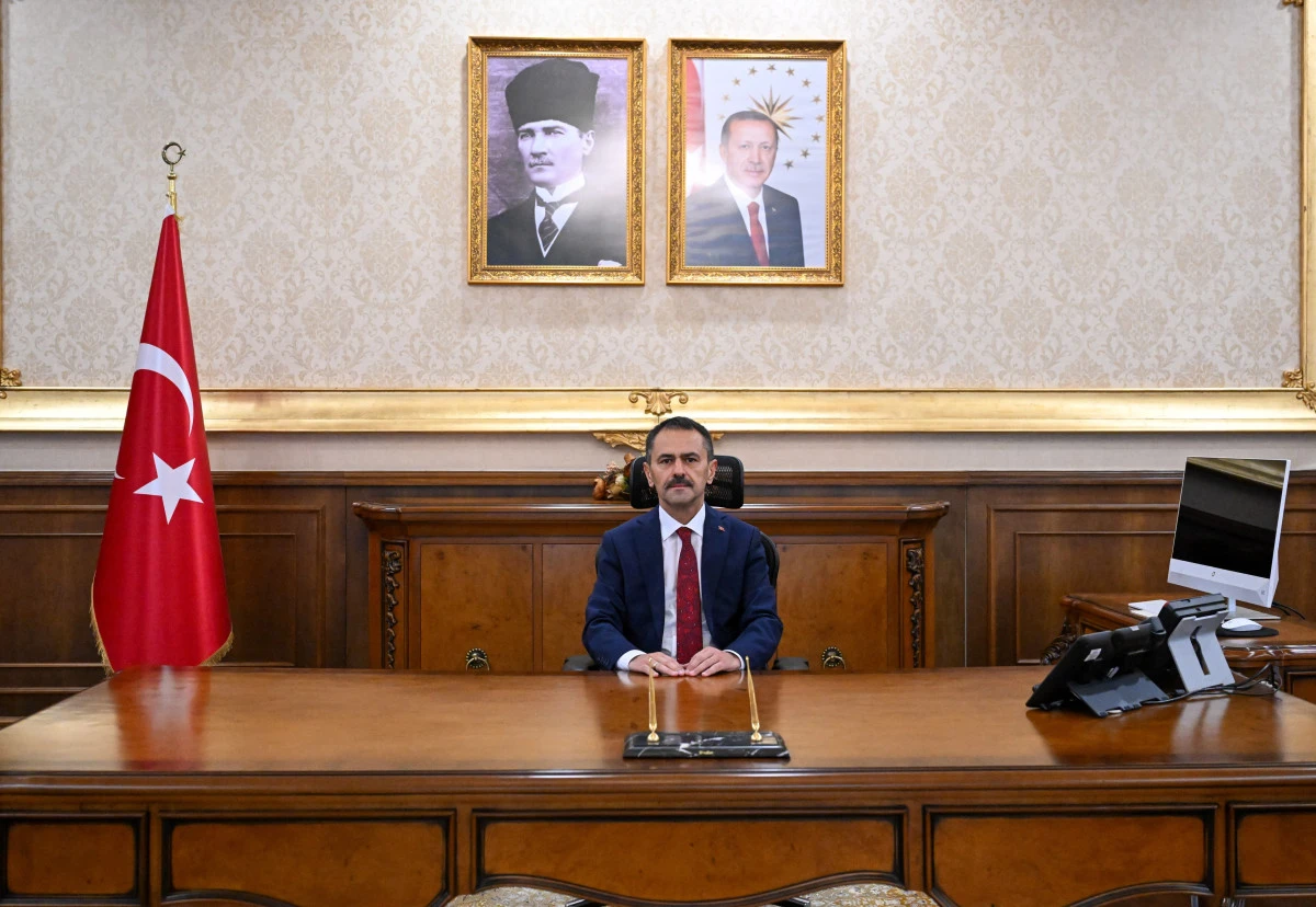 VALİ AKTAŞ&rsquo;TAN 29 EKİM CUMHURİYET BAYRAMI KUTLAMA MESAJI