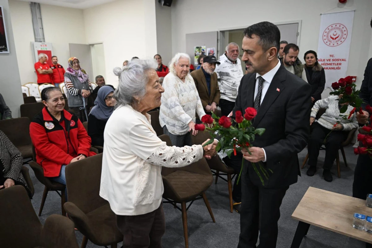  VALİ İLHAMİ AKTAŞ, 1 EKİM D&Uuml;NYA YAŞLILAR G&Uuml;N&Uuml; M&Uuml;NASEBETİYLE KOCAELİ HUZUREVİ&rsquo;Nİ ZİYARET ETTİ