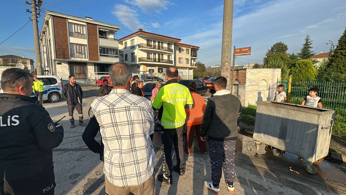 VİRAJA SERT GİRİNCE OTOMOBİLE ÇARPTI