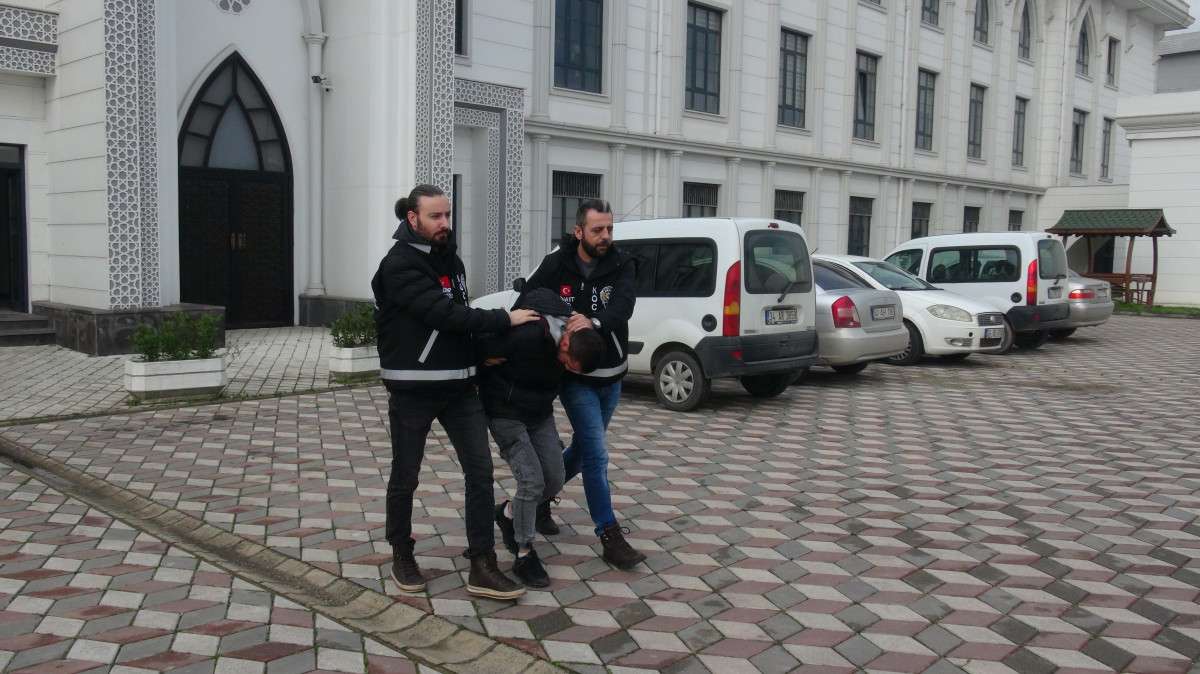 YOL KENARINDA BIÇAKLANMIŞ HALDE BULUNDU