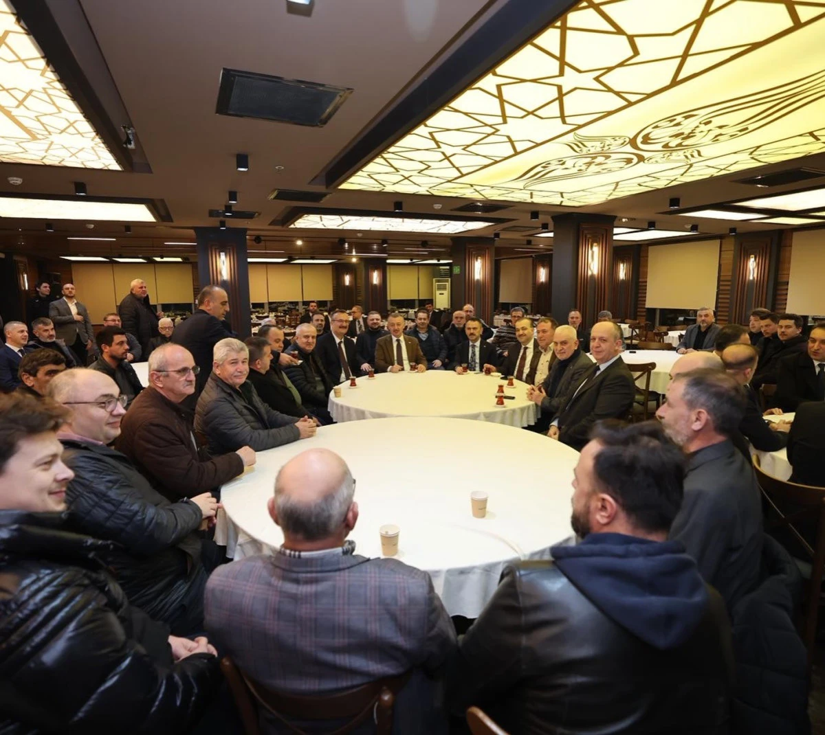 ZİRAAT&Ccedil;ILAR, BAŞKAN B&Uuml;Y&Uuml;KAKIN&rsquo;I &Ccedil;AY İ&Ccedil;MEDEN BIRAKMADI